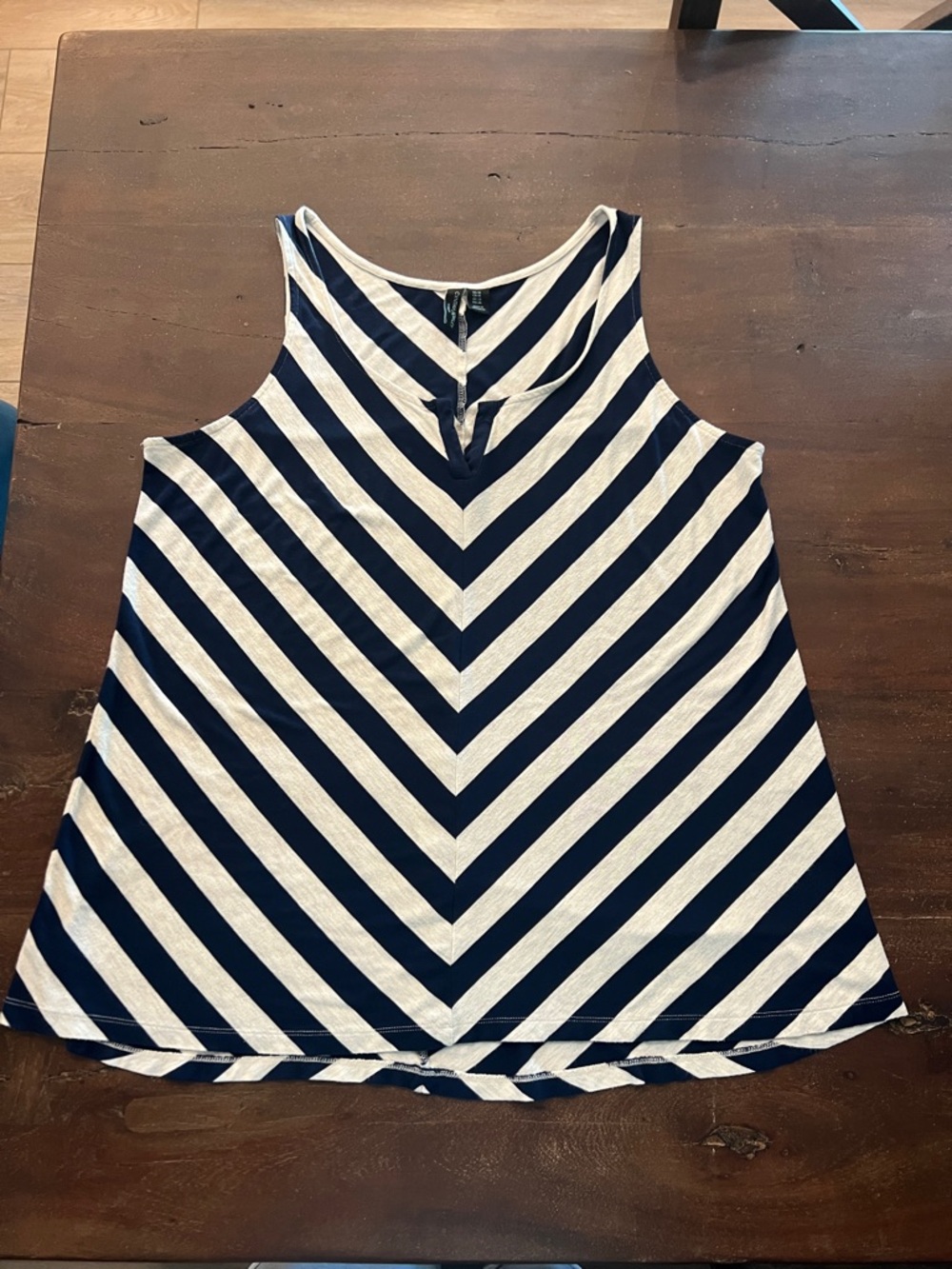 Cynthia Rowley Navy and White Chevron Stripe V-Neck Tank - Size 1X